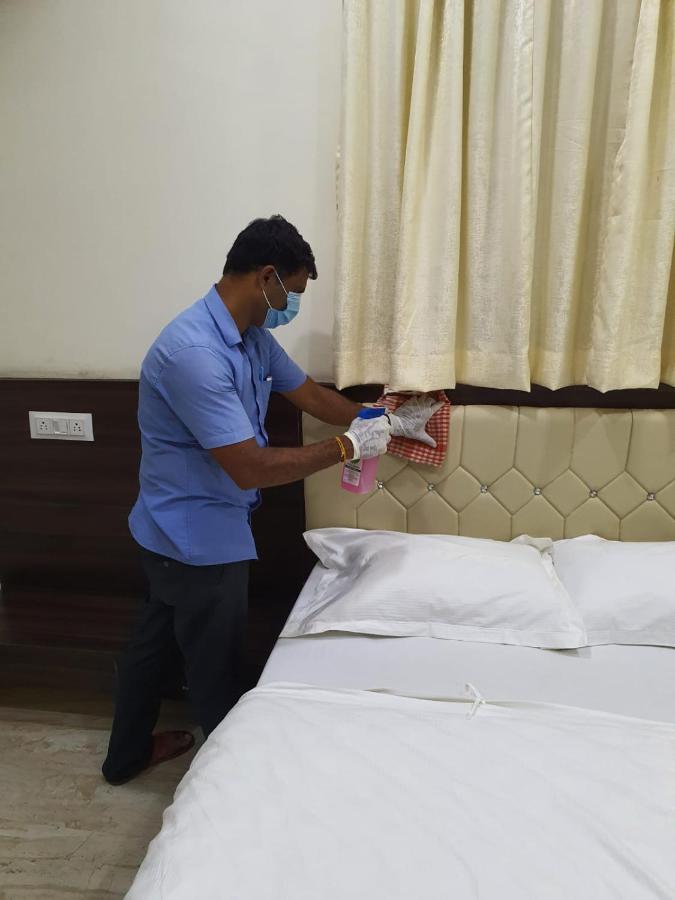Arihanth Inn Vellore Bagian luar foto