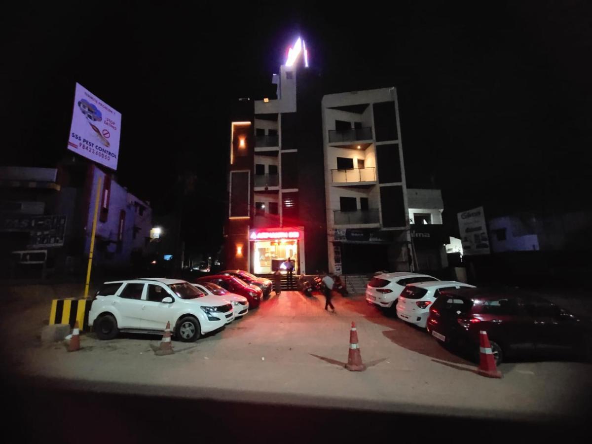 Arihanth Inn Vellore Bagian luar foto