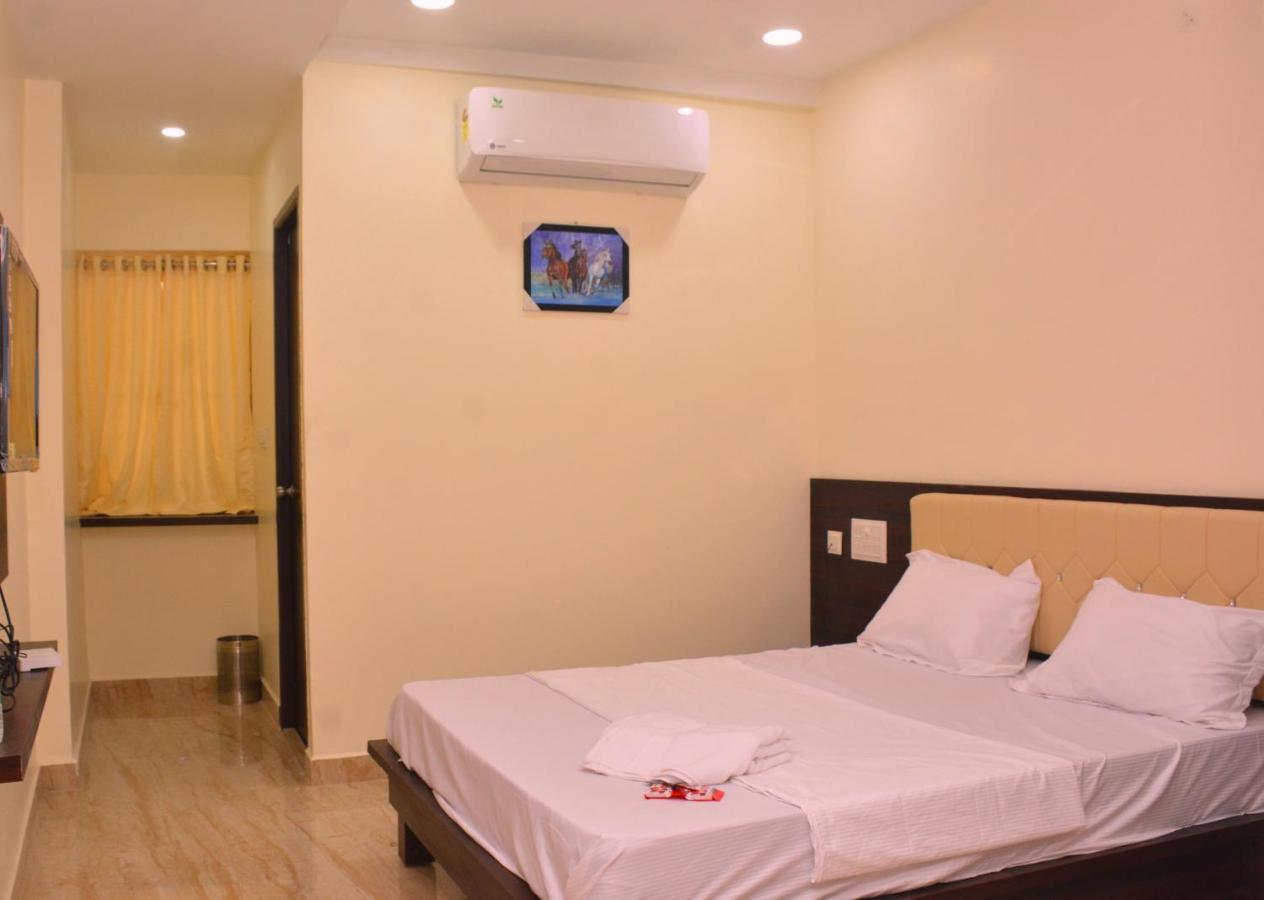 Arihanth Inn Vellore Bagian luar foto