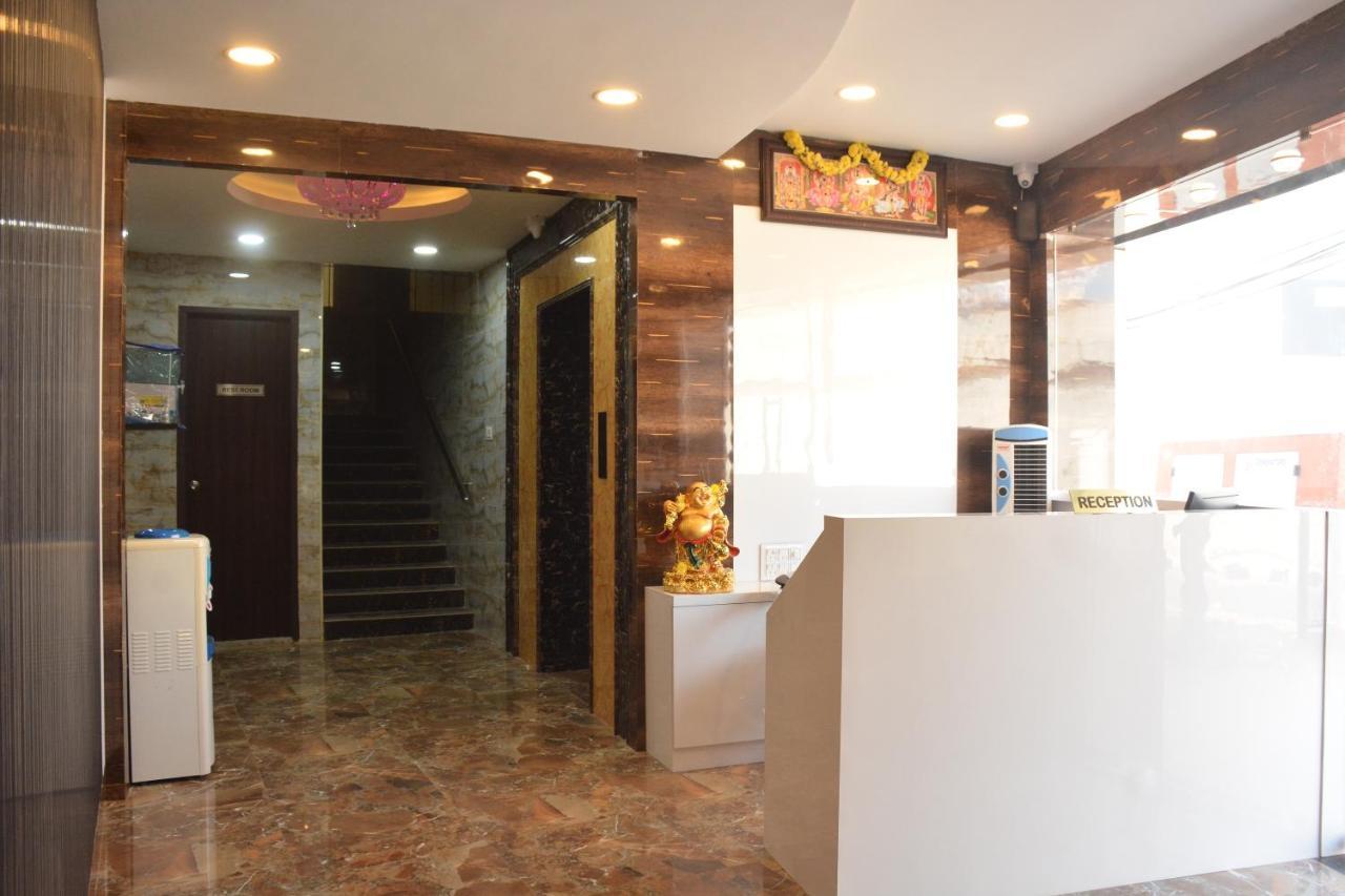 Arihanth Inn Vellore Bagian luar foto