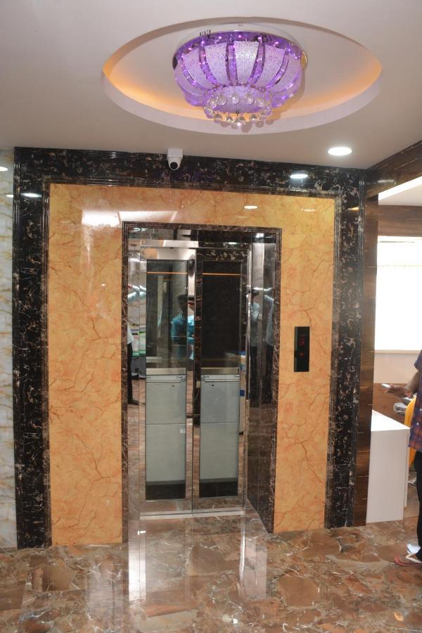 Arihanth Inn Vellore Bagian luar foto